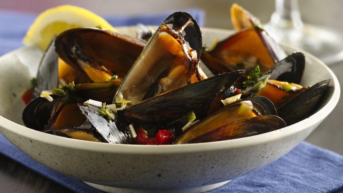 Grilled Mussels with Spanish-Style Vinaigrette