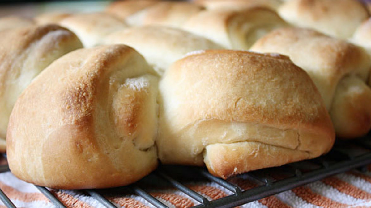 Pull-Apart Dinner Rolls