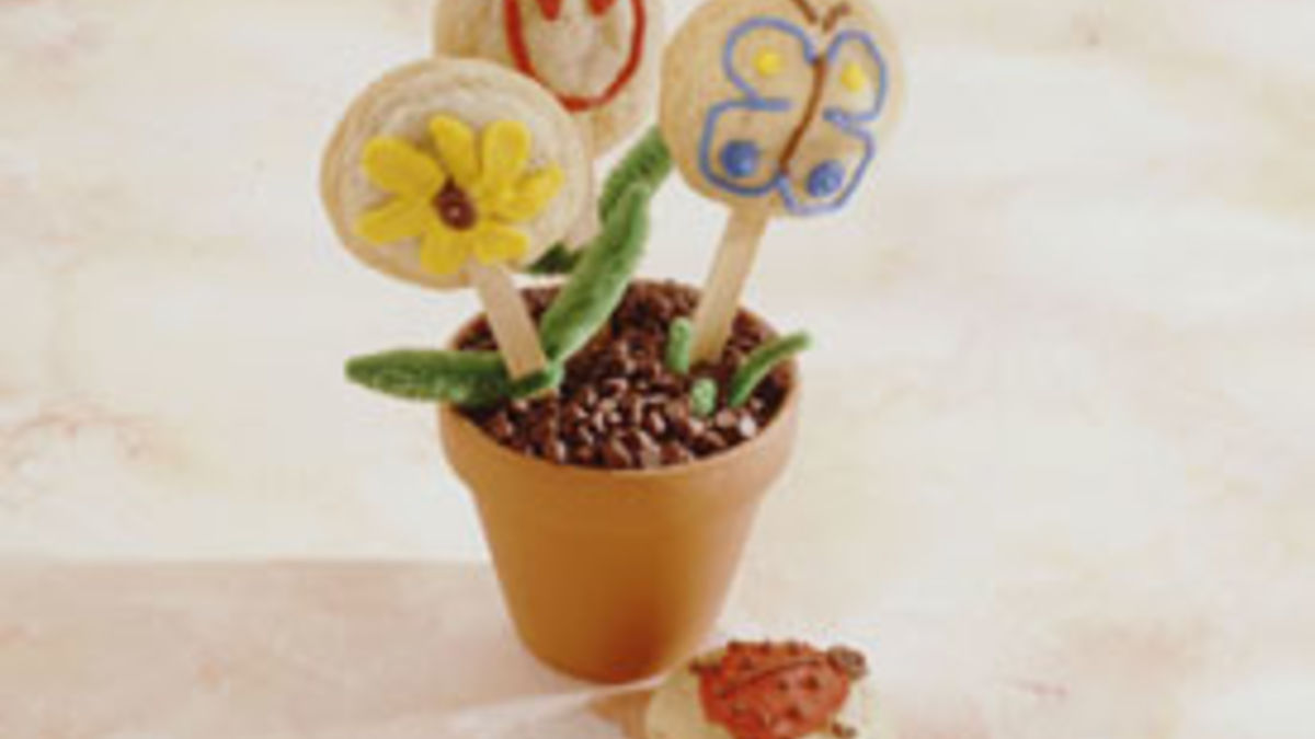 Cookie-Wrapped Candy Bars on a Stick 