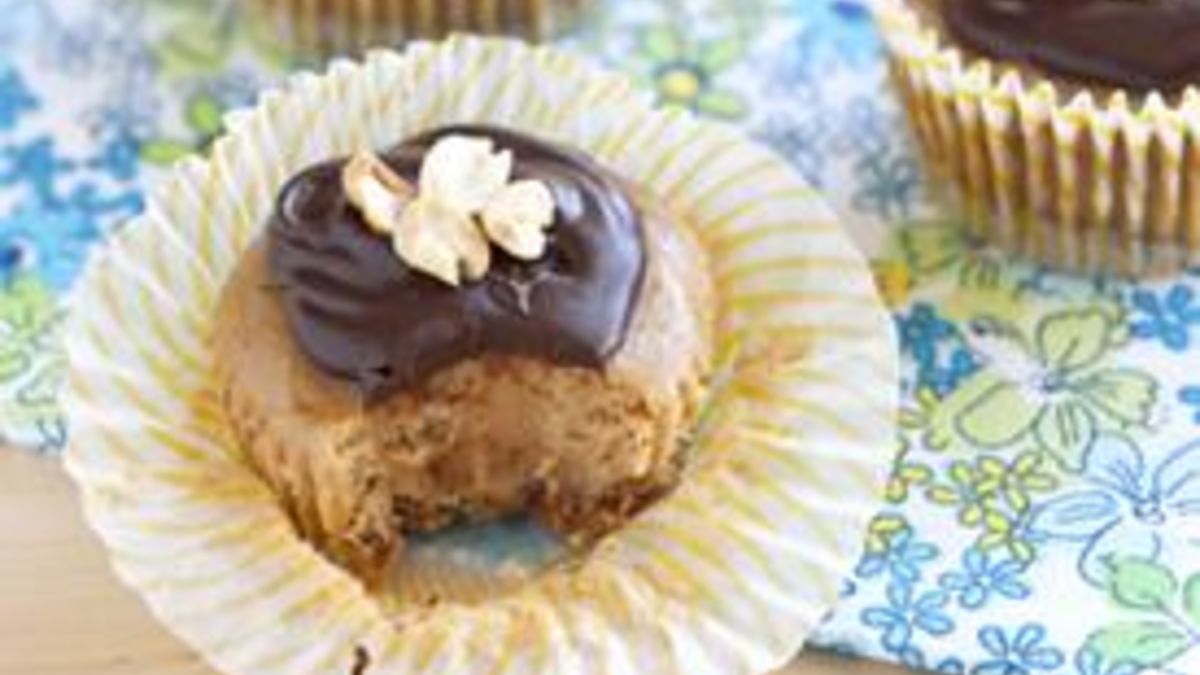 Mini Peanut Butter Cheesecakes with Granola Crust