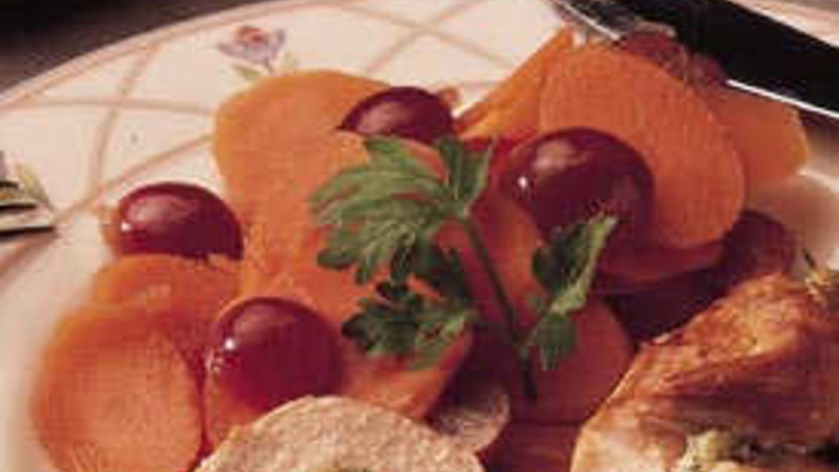 Tangy Carrots with Grapes