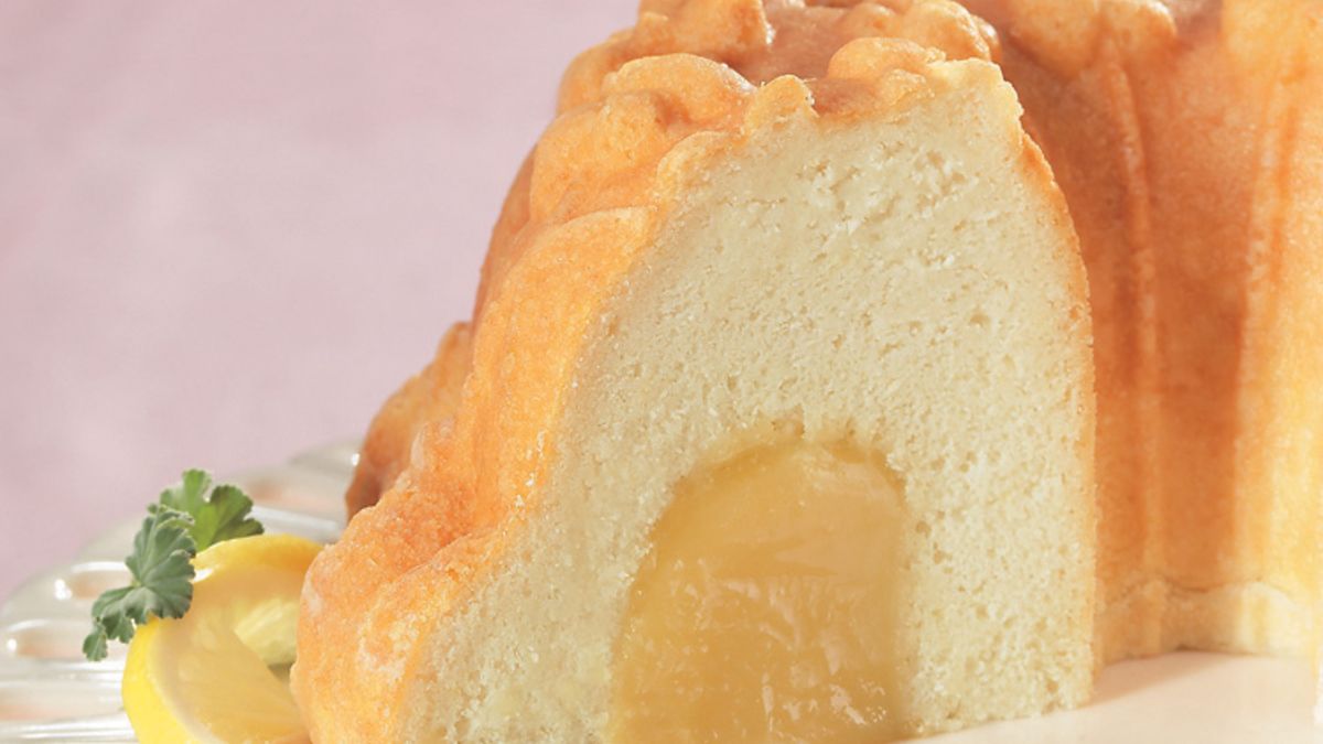 Lemon Cake with Lemon Curd Filling