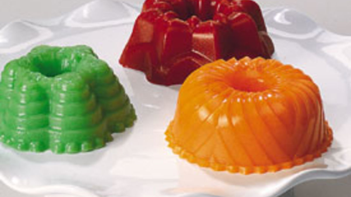 Creamy Strawberry Gelatin Mini Molds