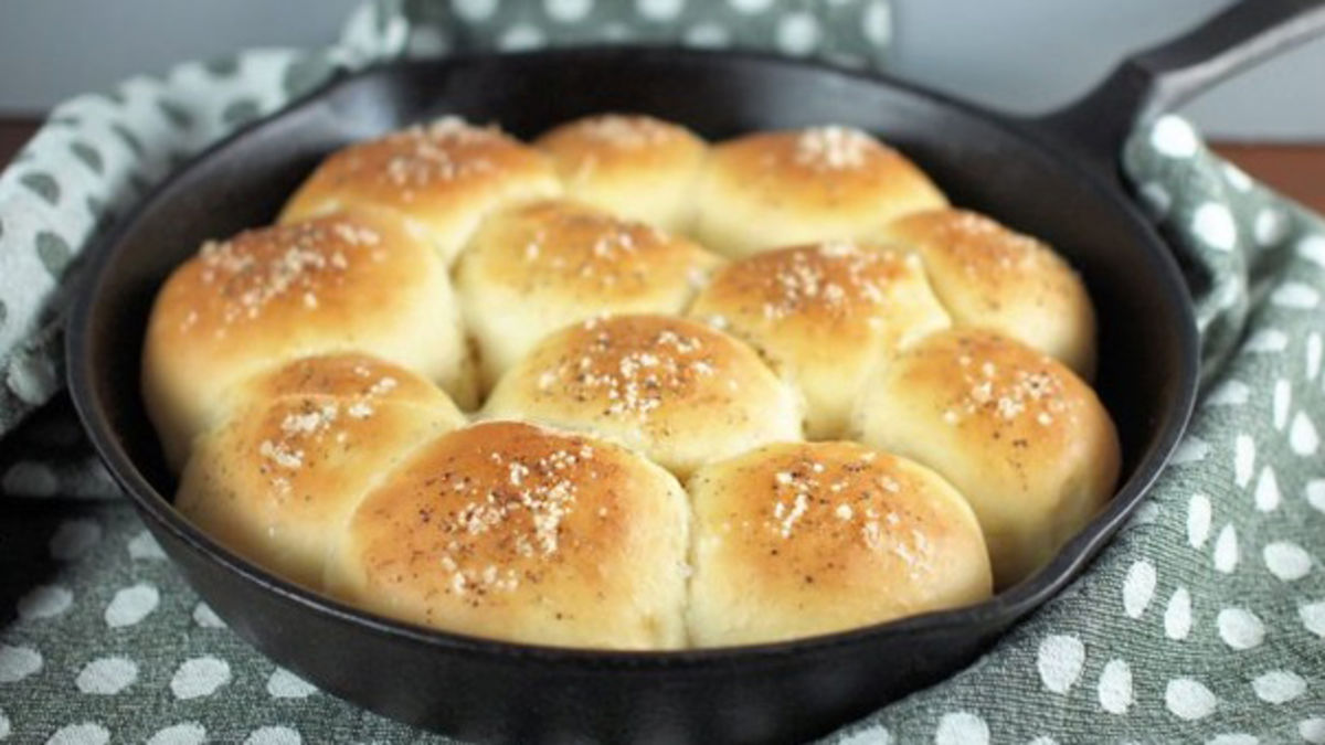 Salt & Pepper Dinner Rolls