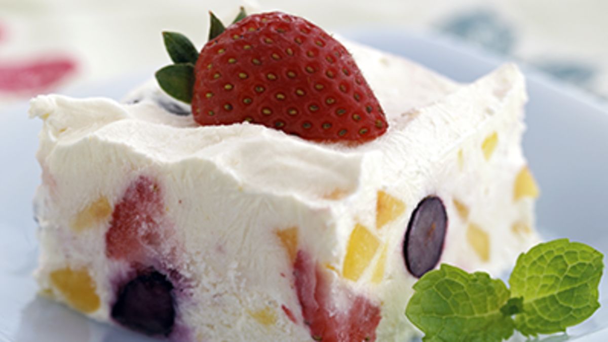 Skinny Creamy Peach-Berry Dessert