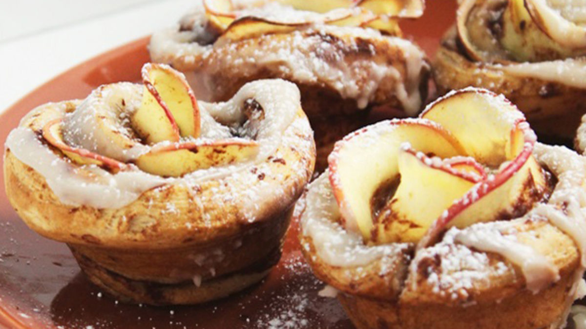 Cinnamon Roll Apple Roses