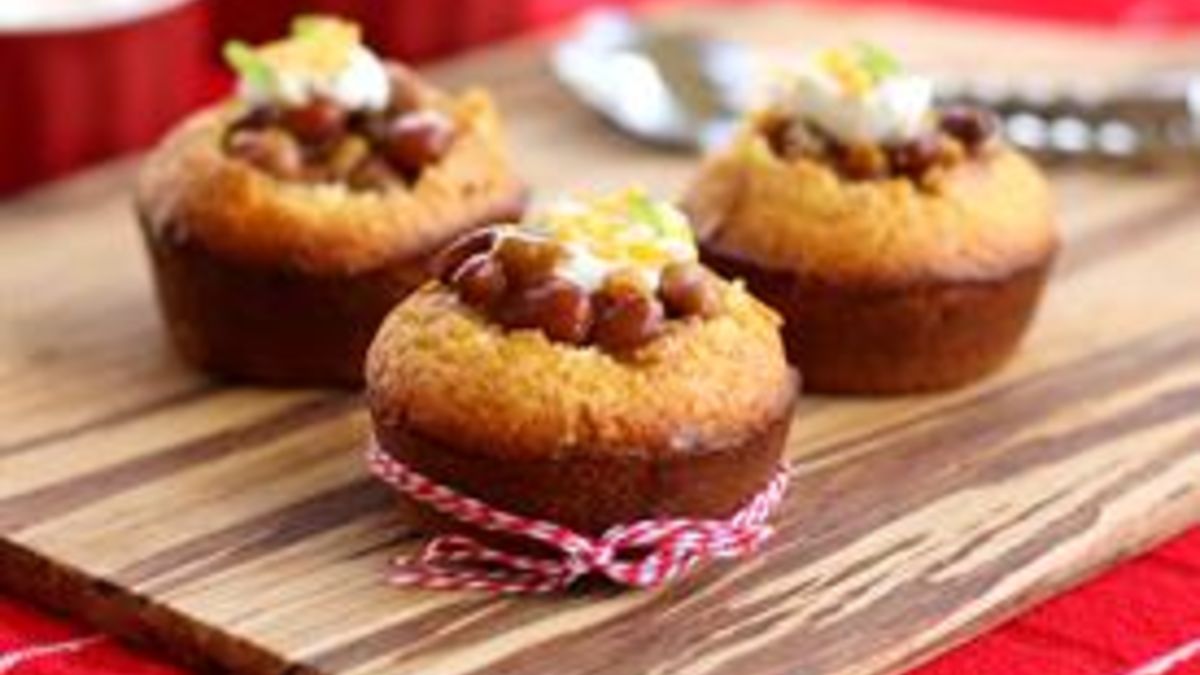 Chili-Stuffed Cornbread Muffins