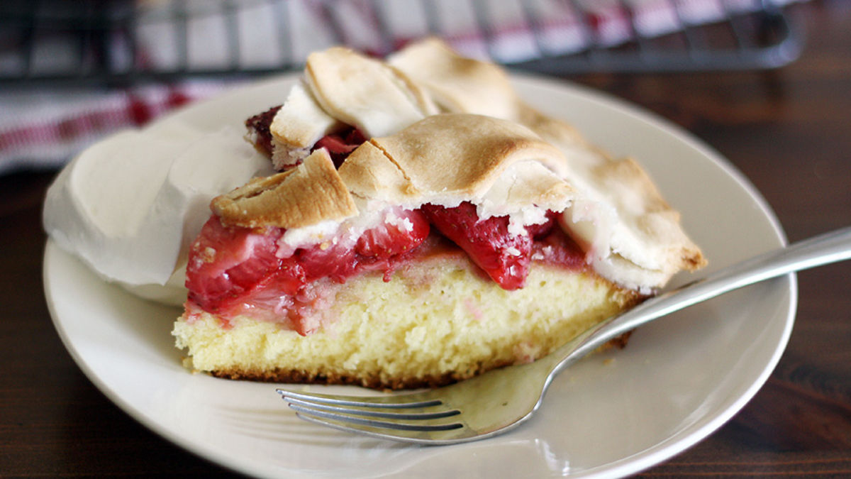 Strawberry Pie Cake