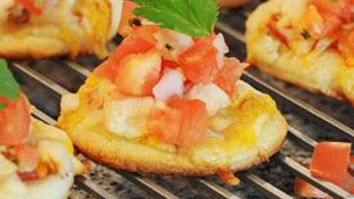 Chicken Taco Mini Pizzas