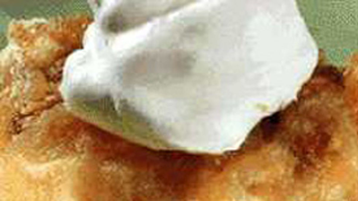 Maple Applesauce Cobbler Cake