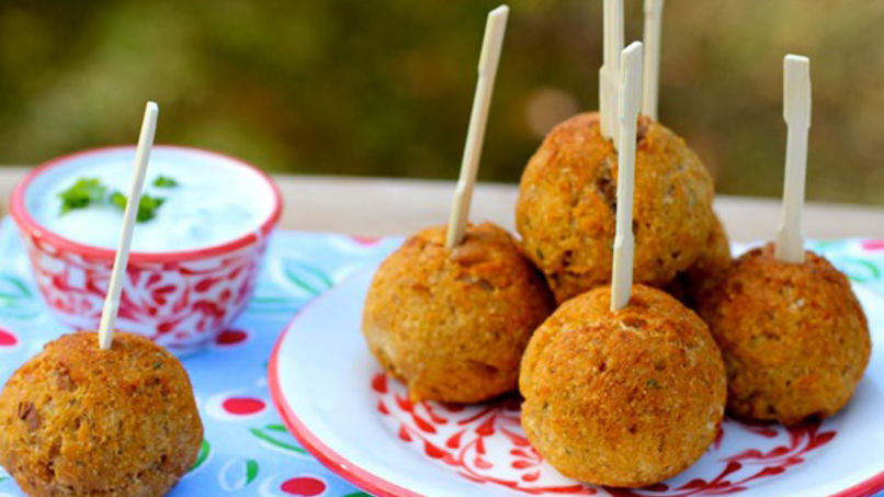 Tuna Balls with Yogurt Sauce