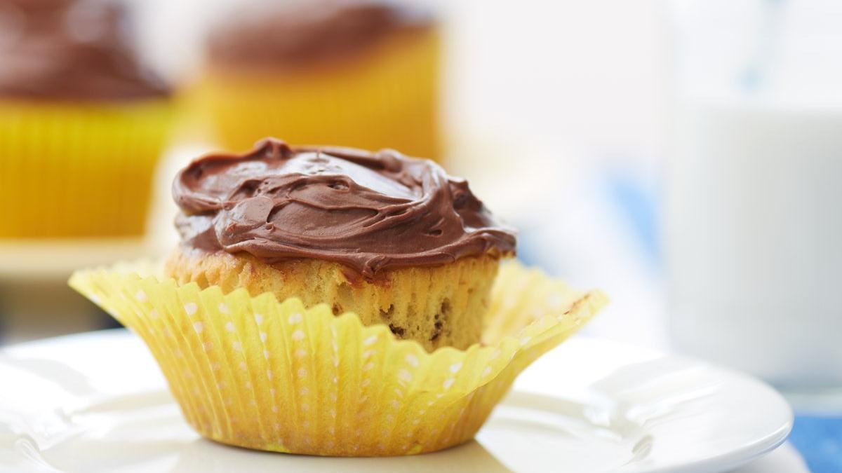 Petits gâteaux aux bananes et aux grains de chocolat 