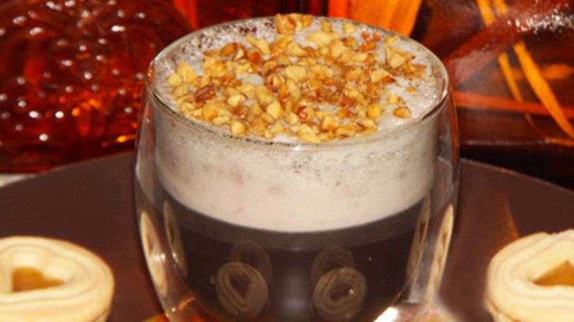Turrón Meringue in Red Wine