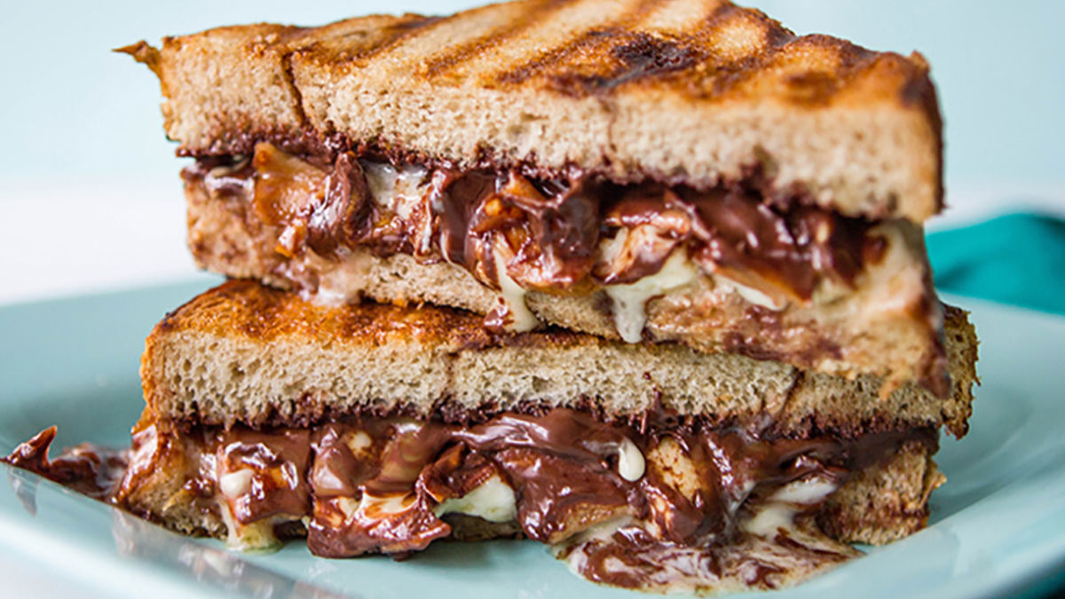 Grilled Chocolate Sandwich with Apples and Brie
