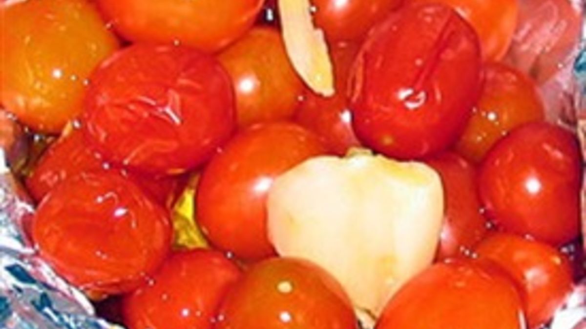 Grilled Garlic Grape Tomatoes