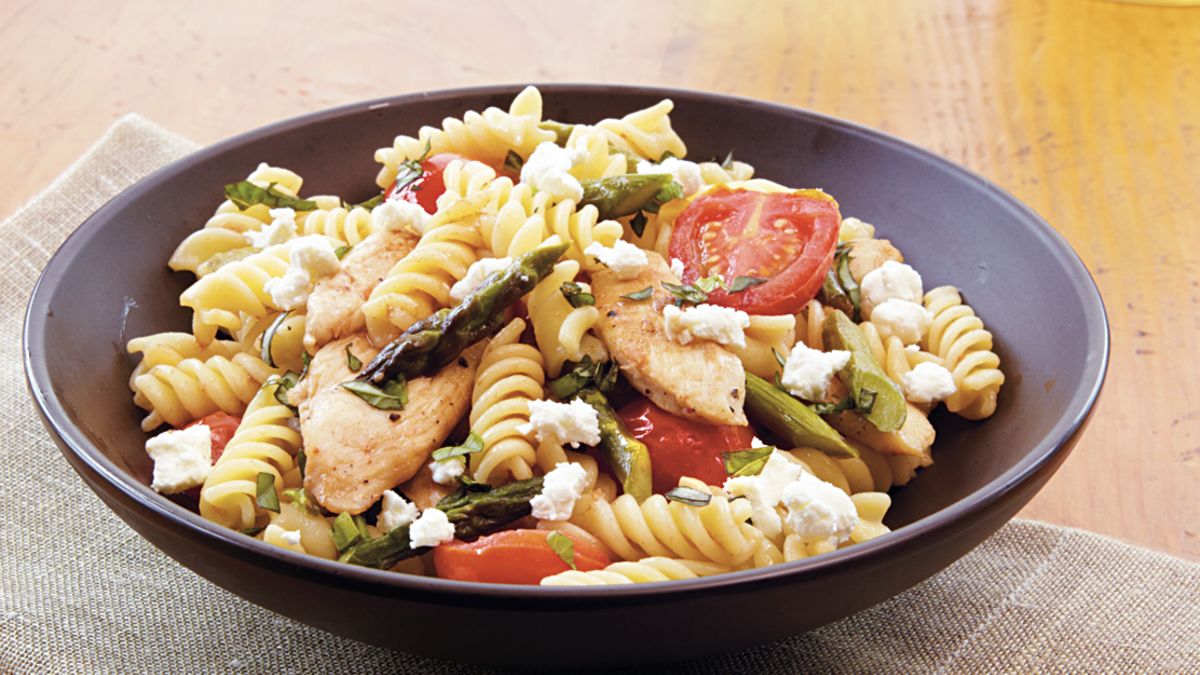 Rotini with Chicken, Asparagus and Tomatoes