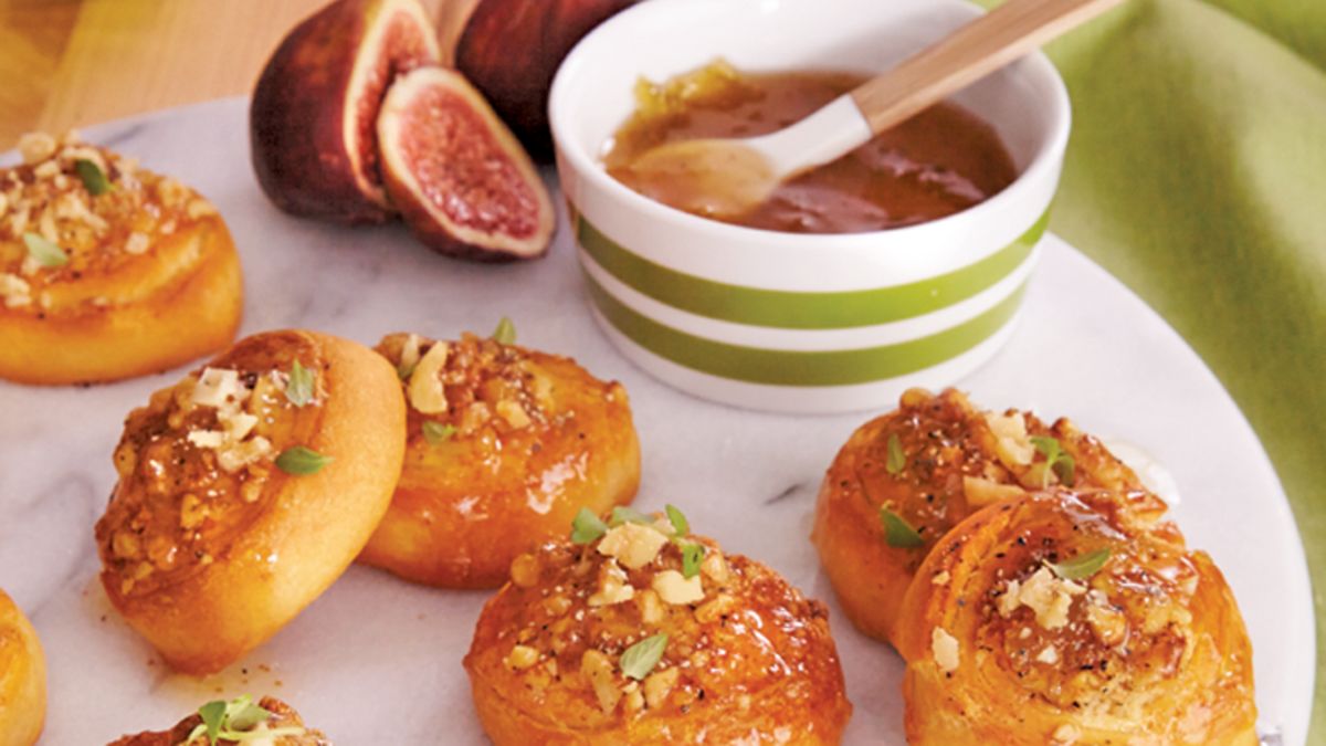 Fig-Walnut Crescent Rounds