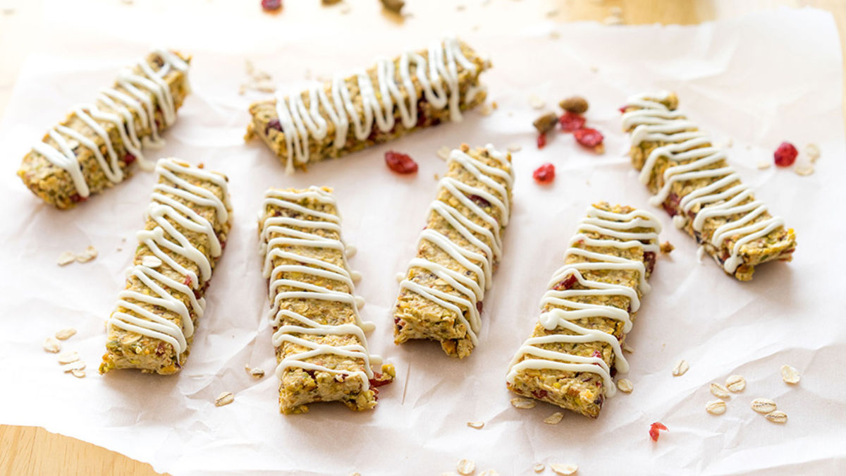 Overnight Trail Mix Oatmeal Bars