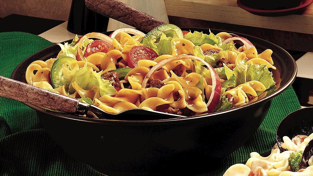 Salade aux légumes du jardin et au boeuf