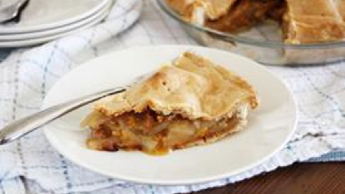 Maple, Apple and Cheddar Pie