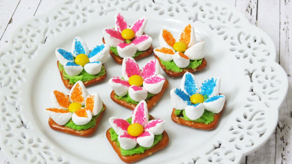 Pretty Flower Pretzel Desserts