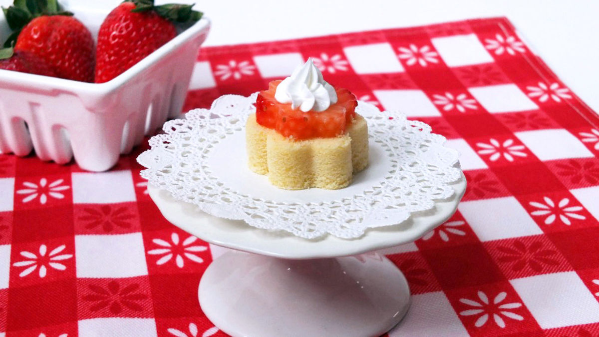 Springtime Strawberry Pound Cake
