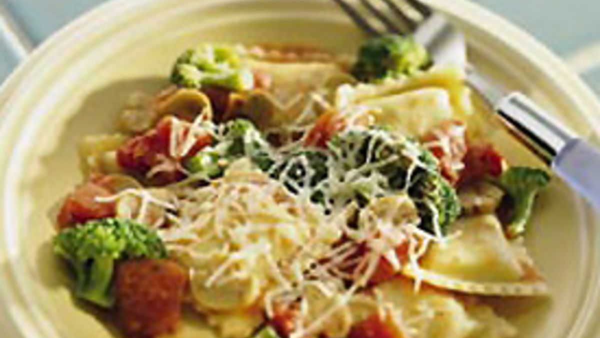 Ravioli with Broccoli, Tomatoes and Mushrooms