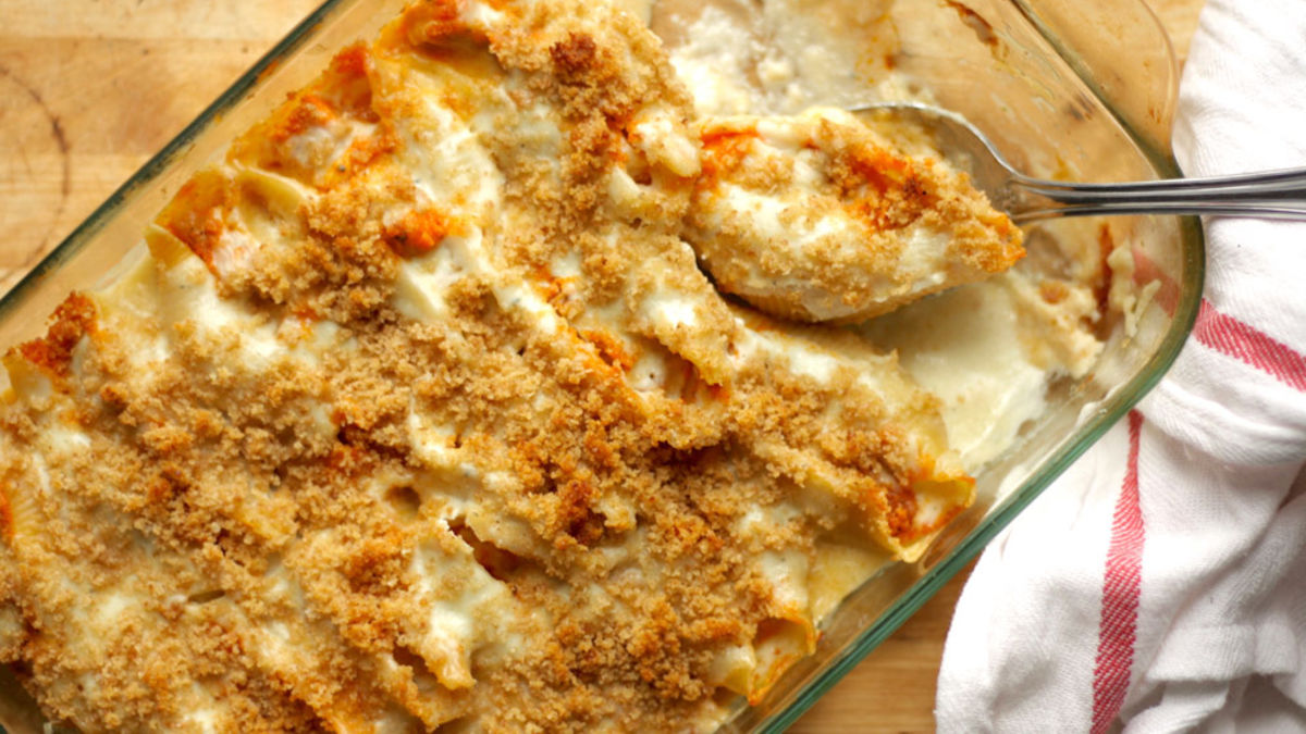 Buffalo Chicken-Stuffed Shells