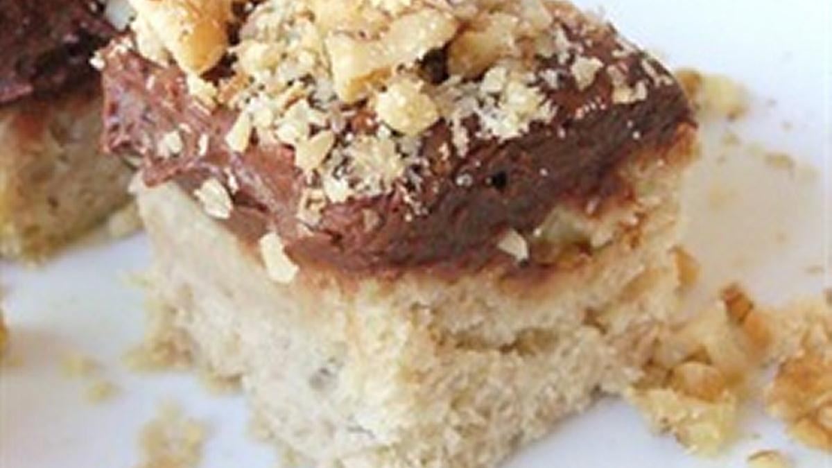 Banana Cake with Chocolate Frosting