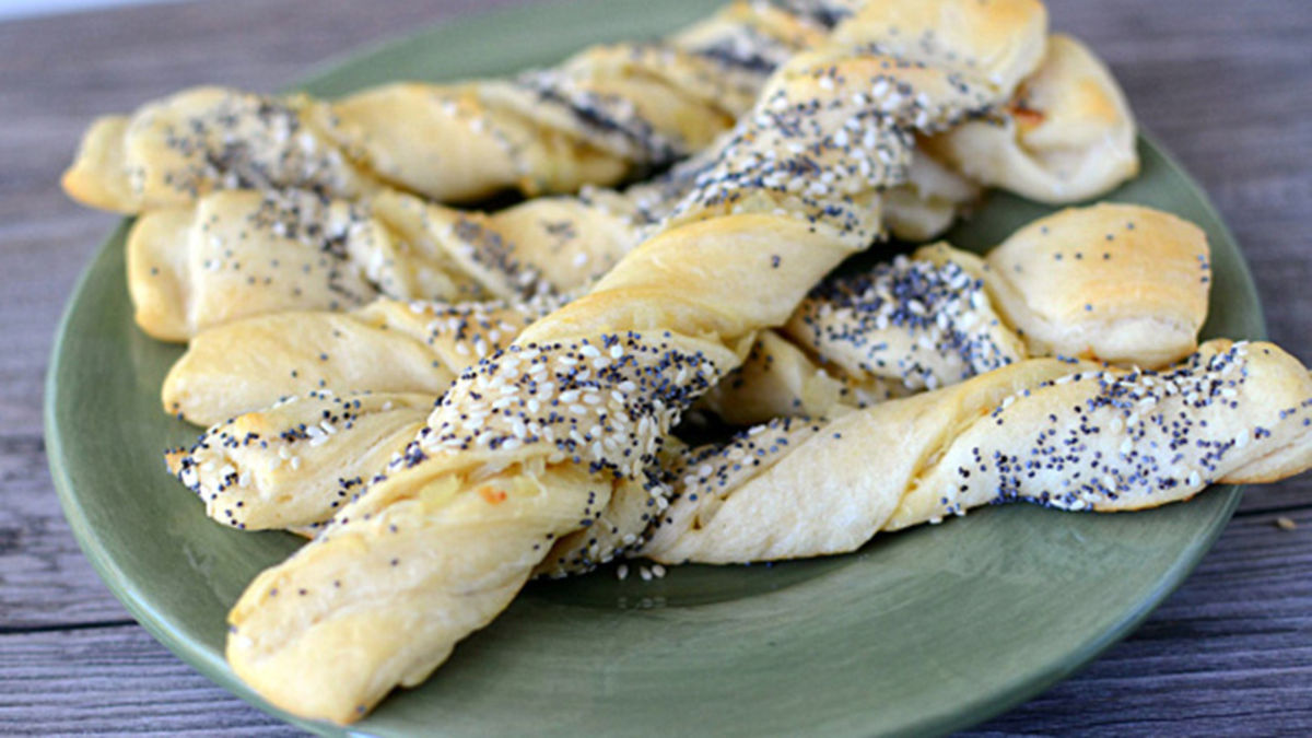 Garlic-Onion Crescent Twists