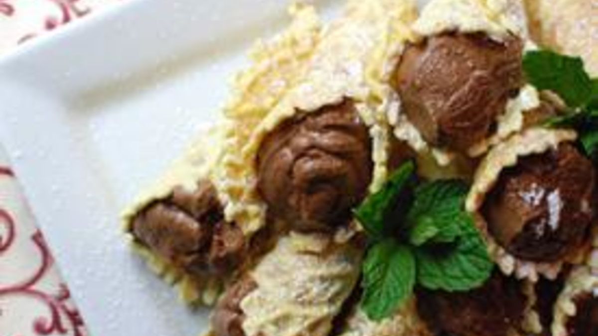 Mint Chocolate Cone Cookies
