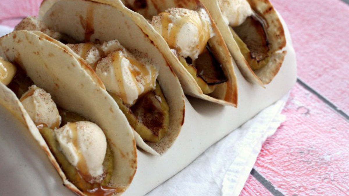 Grilled Apple Cinnamon A la Mode Tacos