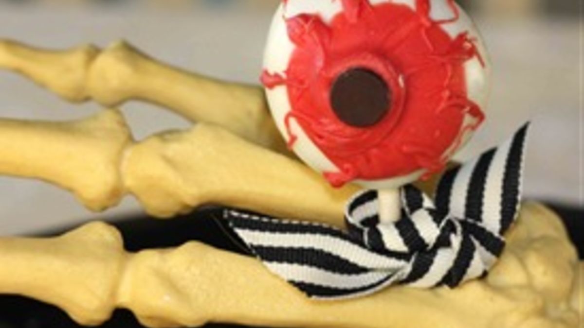Spooky Eyeball Truffles
