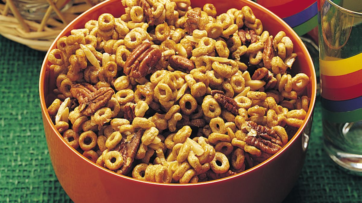 Sweet and Nutty Cereal Munch