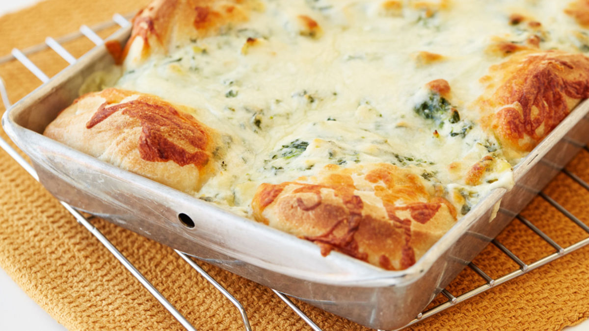 Spinach-Artichoke Dip and Pull-Apart Dippers