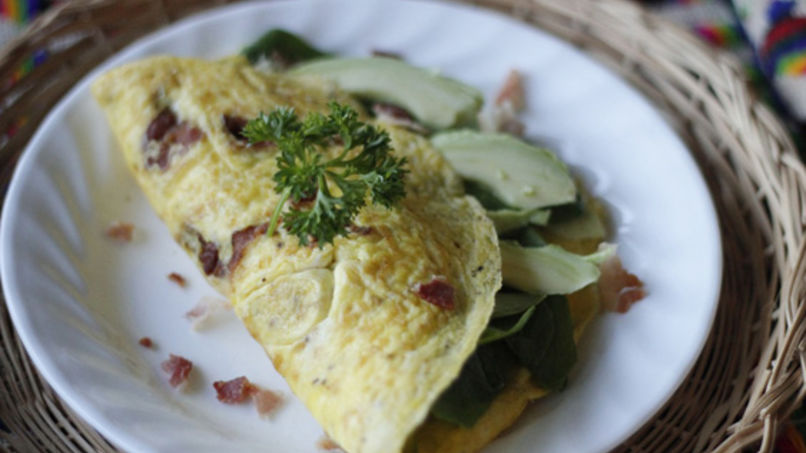 Omelette de Tocino con Aguacate