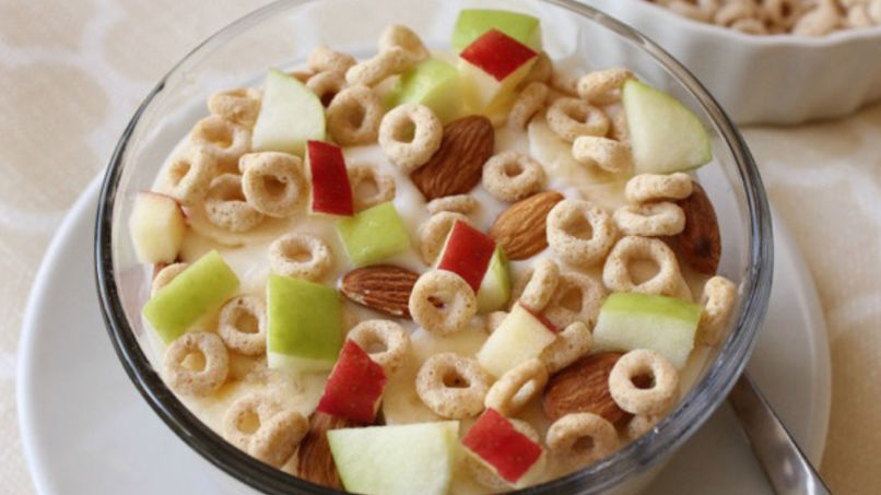 Parfait Crujiente de Fruta, Almendras y Cheerios™