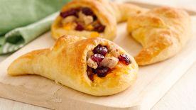 How to Stuff Sausage-Stuffed Crescent Cornucopias Video