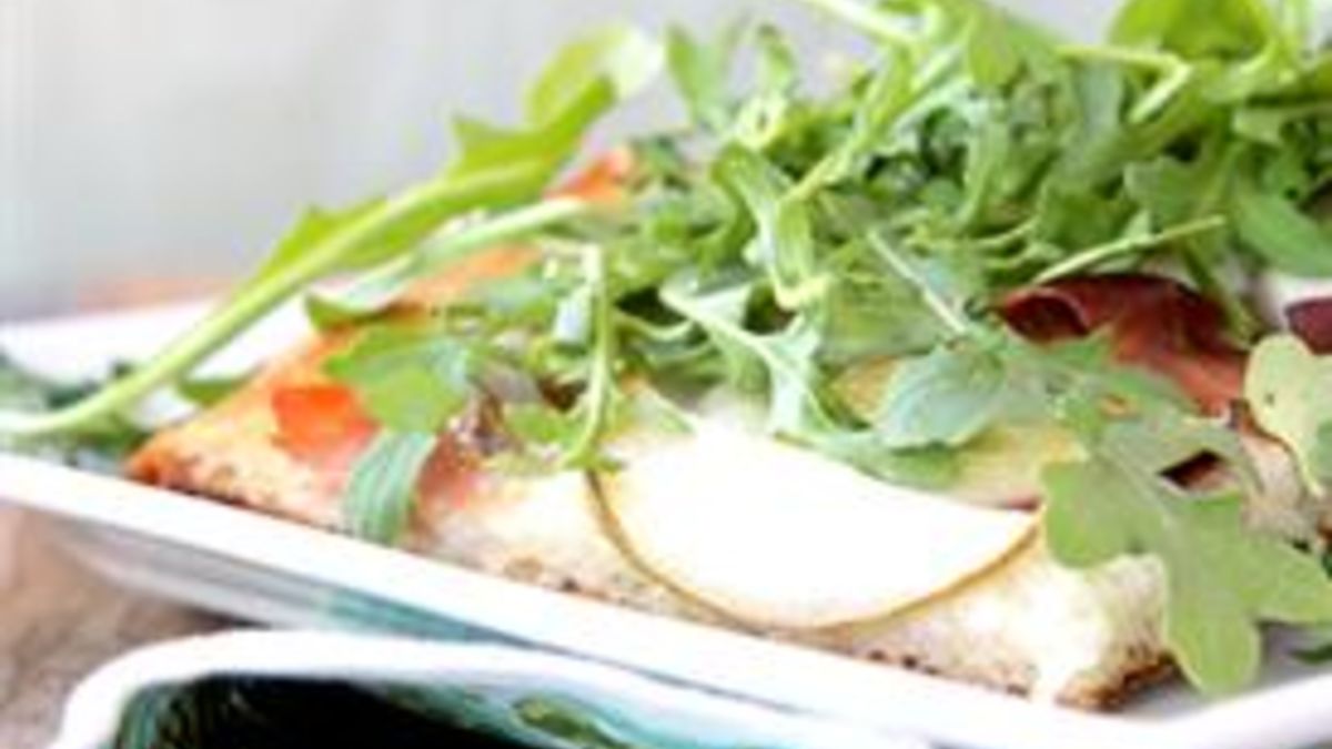 Pear and Prosciutto Pizza