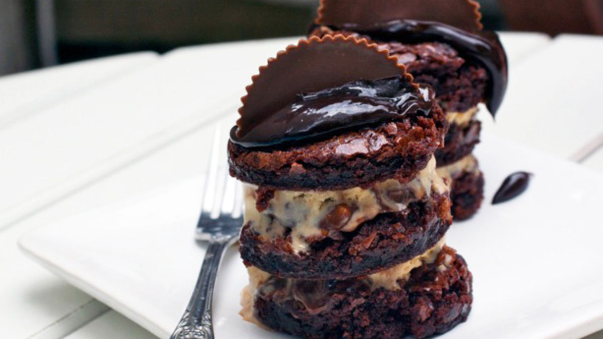 Mini Peanut Butter Crunch Ice Cream Cakes