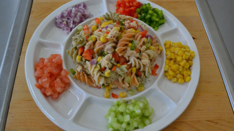Ensalada de atún colorido