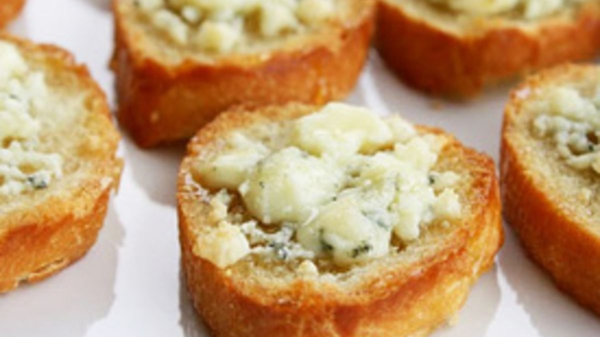 Bruschetta with Gorgonzola Cheese and Honey