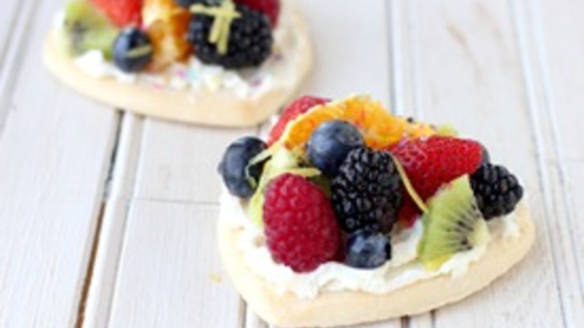 Mini Rainbow Fruit Pizzas