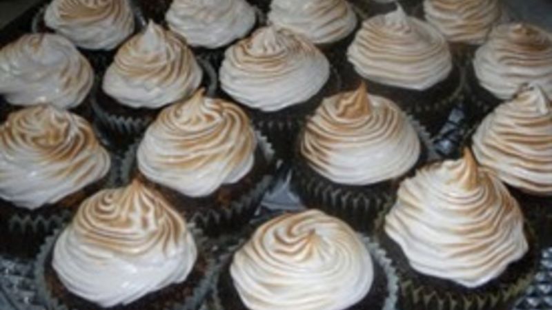 Chocolate Graham Cracker Cupcakes With Toasted Marshmallow Recipe - Tablespoon.com