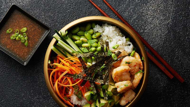 Bols de riz à sushi aux crevettes